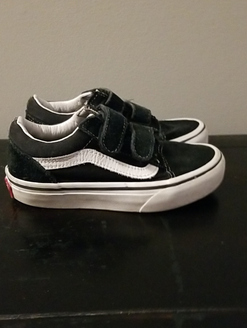 Vans Kids Black & White Velcro Old Skool Sneakers size 12 Unisex